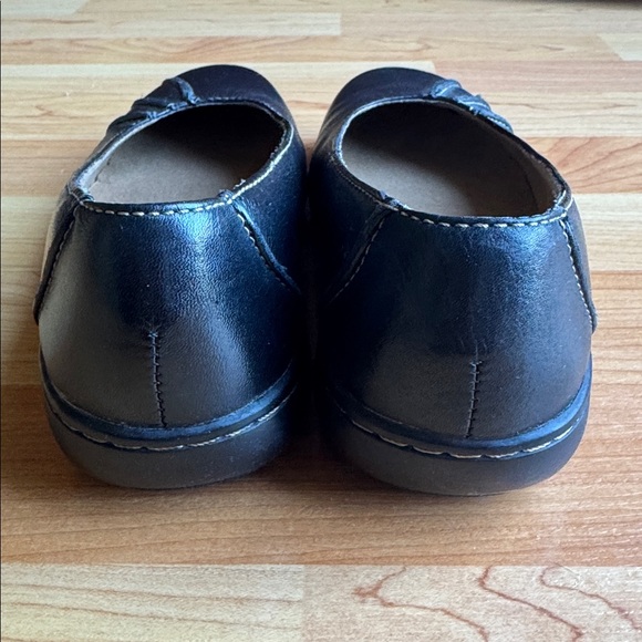 Clarks Black Leather Flats Size 7 Comfort Slip-On Work Shoes - Picture 7 of 8